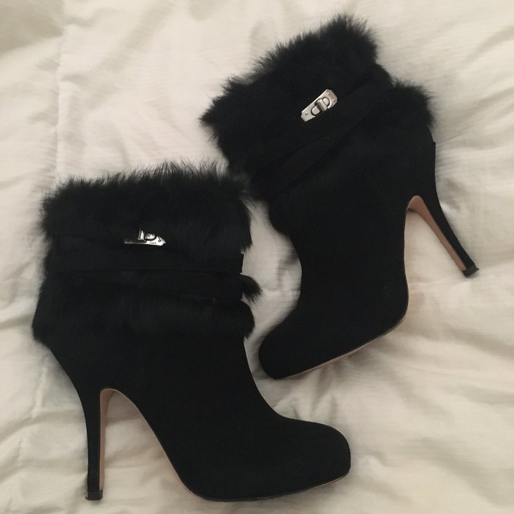 Coach Janeva Fur Trim Round Toe Ankle Boots / Black Suede (8)